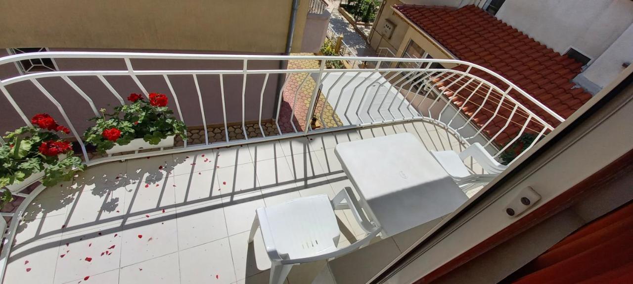 Guesthouse Flora Китен Екстериор снимка
