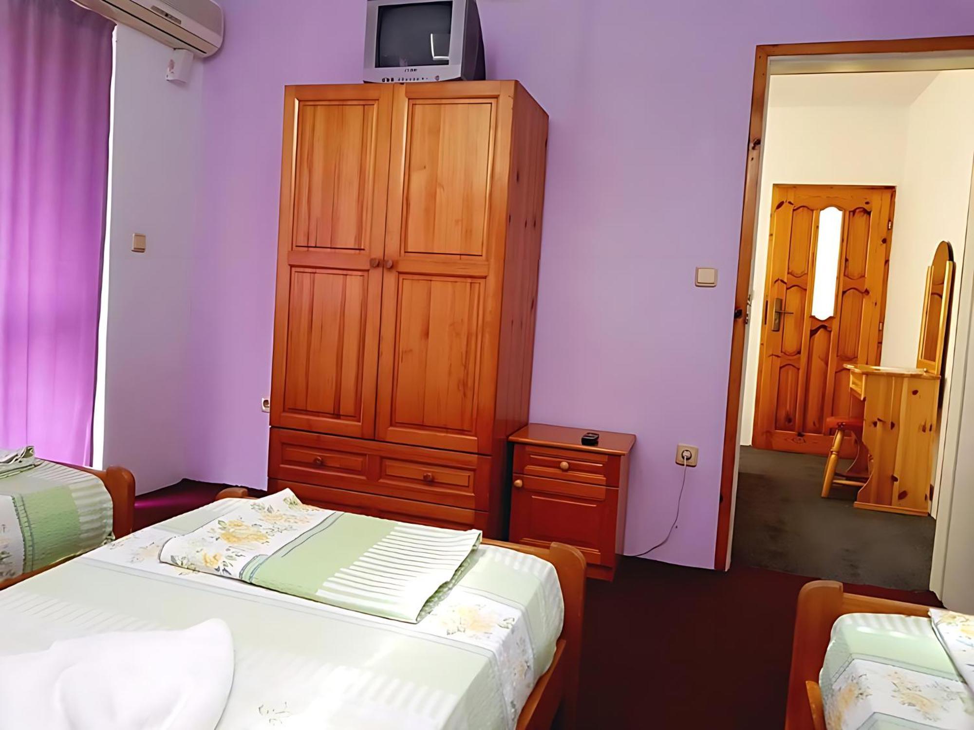 Guesthouse Flora Китен Екстериор снимка